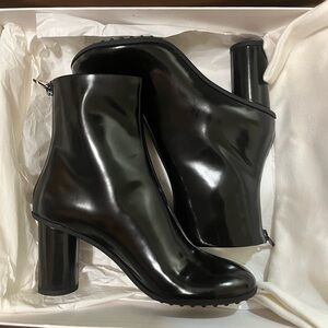 Bottega Veneta Black Patent Leather Round-Toe Ankle Booties